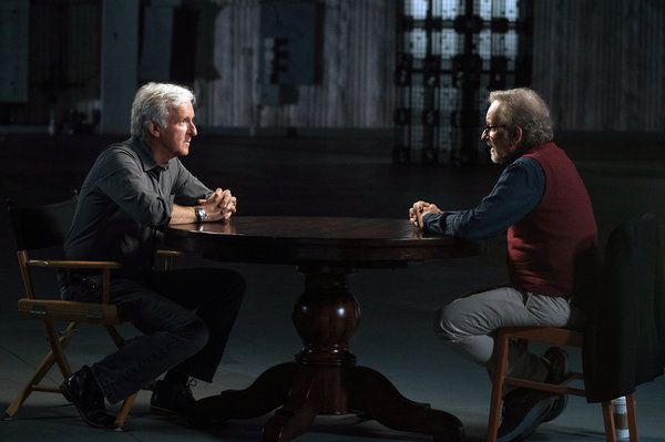 James Cameron, lijevo, i Steven Spielberg u Priči o znanstvenoj fantastici Jamesa Camerona.