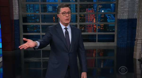 Stephen Colbert bekritiseerde de perssecretaris van het Witte Huis voor het verspreiden van een gemanipuleerde video die voor het eerst werd gedeeld door een medewerker van Infowars.