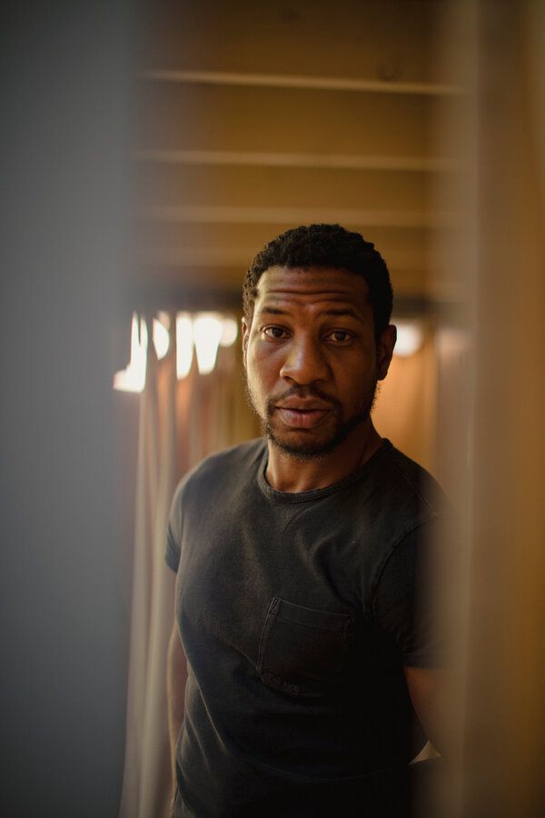 Iga inimese elus saabub hetk, kus sa kas õpid asjadega hakkama saama või saad hakkama, rääkis Jonathan Majors näitlemise avastamisest. Ma olin sealsamas ristteel.