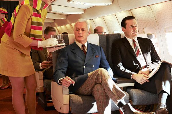 John Slattery, links, und Jon Hamm in Mad Men, die am Sonntag für eine neue Saison bei AMC zurückkehren.