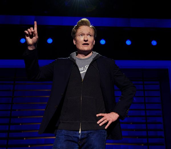 Conan O’Brien nos bastidores de seu talk show em janeiro.