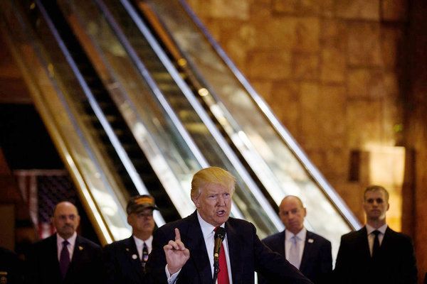 Donald J. Trump em entrevista coletiva na Trump Tower, em Nova York, na terça-feira.
