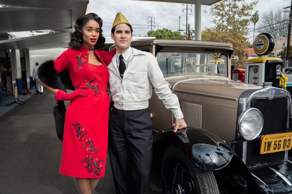 Laura Harrier ve Darren Criss, savaş sonrası film endüstrisinin farklı, daha kapsayıcı bir tarihini hayal eden Hollywood