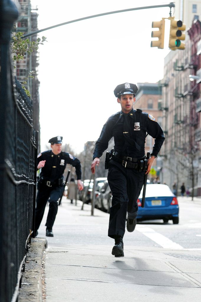 Eine Szene aus NYC-22 mit Stark Sands (links) und Tom Reed.