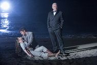 Van links naar rechts Evan Rachel Wood, James Marsden en Anthony Hopkins in Westworld van HBO.