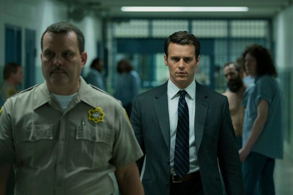 Jonathan Groff als FBI agent Holden Ford in de nieuwe seriemoordenaarserie Mindhunter van Netflix.