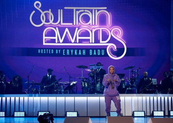 Erykah Badu organiseert de Soul Train Awards.