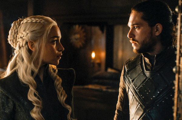 Emilia Clarke ja Kit Harington Daenerys Targaryenina ja Jon Snowina.