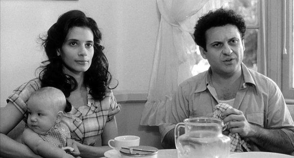 Тереза ​​Салдана и Џо Пеши у сцени из Разјареног бика из 1980.