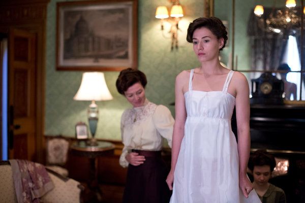 Michelle Fairley, a sinistra, e Charlie Murphy in Rebellion.