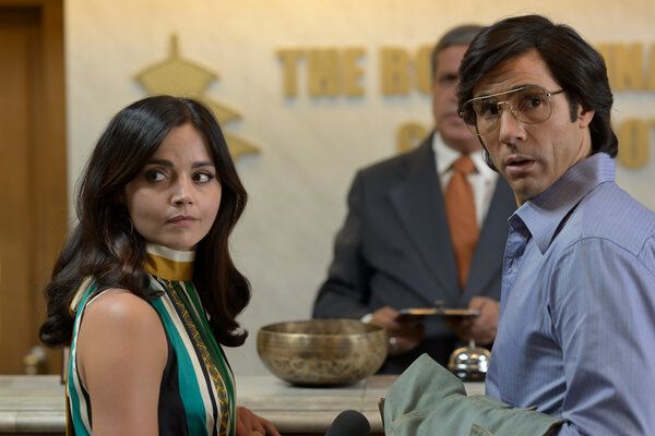Șarpele, un serial de pe Netflix cu Jenna Coleman și Tahar Rahim în rolurile principale, a fost inspirat dintr-o poveste cu crime adevărate - și surse la fel de variate precum Brigitte Bardot și Beatles.