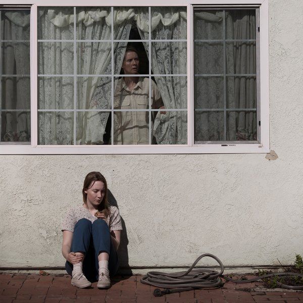 Saoirse Ronan, primer plano, y Cynthia Nixon en Estocolmo, Pensilvania, dirigida por Nikole Beckwith.
