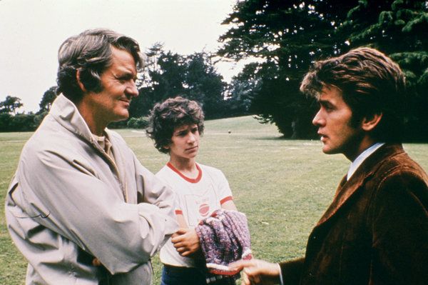 A partir da esquerda, Hal Holbrook, Scott Jacoby e Martin Sheen em That Certain Summer (1972).