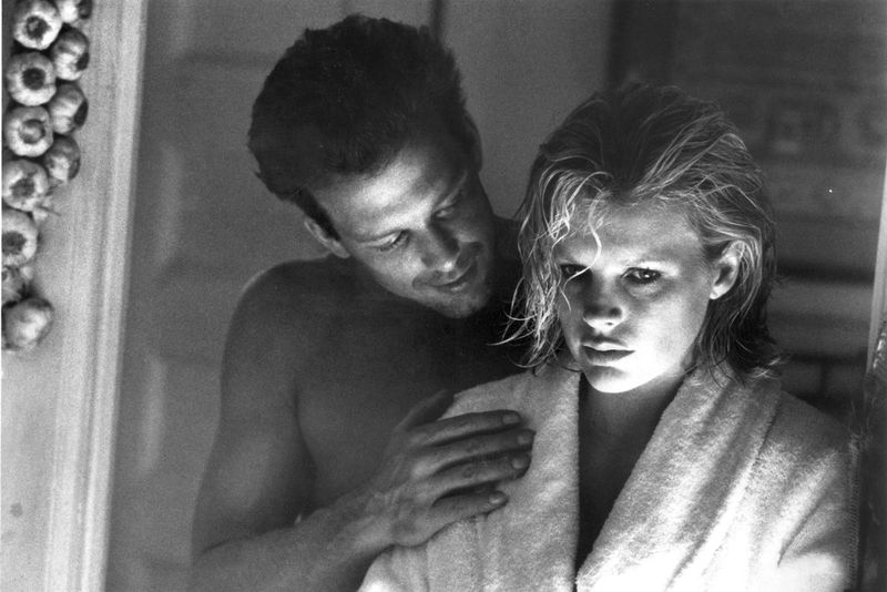 Vo filme 9 ½ Weeks sa objavili Mickey Rourke a Kim Basinger ako milenci.