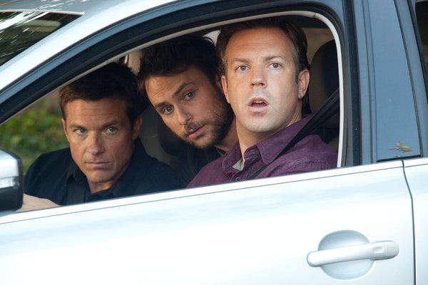 Vasemmalta Jason Bateman, Charlie Day ja Jason Sudeikis elokuvassa Horrible Bosses.
