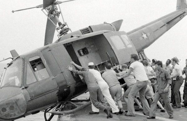 În 1975, U.S.S. Kirk a servit drept platformă de aterizare pentru refugiații care părăsesc Saigon în Last Days din Vietnam, marți pe PBS.