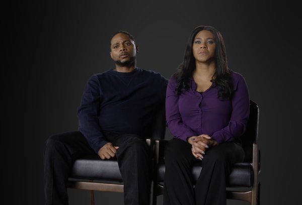Timothy in Jonjelyn Savage v Surviving R. Kelly. Rekli so, da je njuno hčer zadržal v ujetništvu pri R&B pevcu.