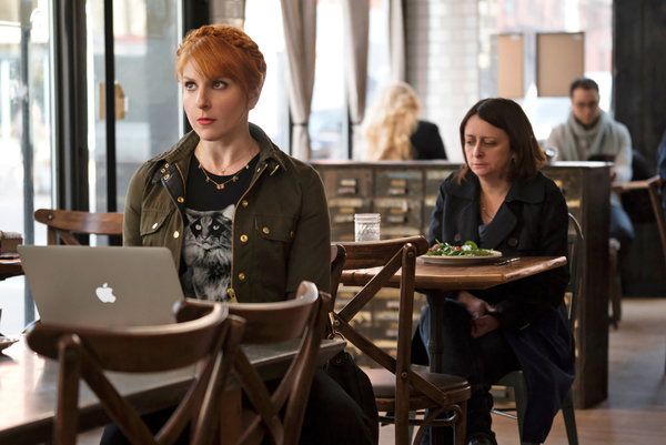 Julie Klausner, pierwszy plan i Rachel Dratch w