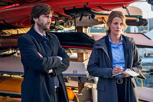 David Tennant, avec Anna Gunn dans la série américaine Gracepoint.