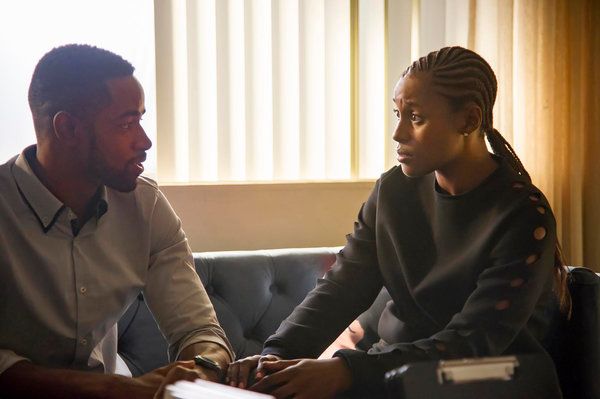 Jay Ellis in Issa Rae v Negotovo.