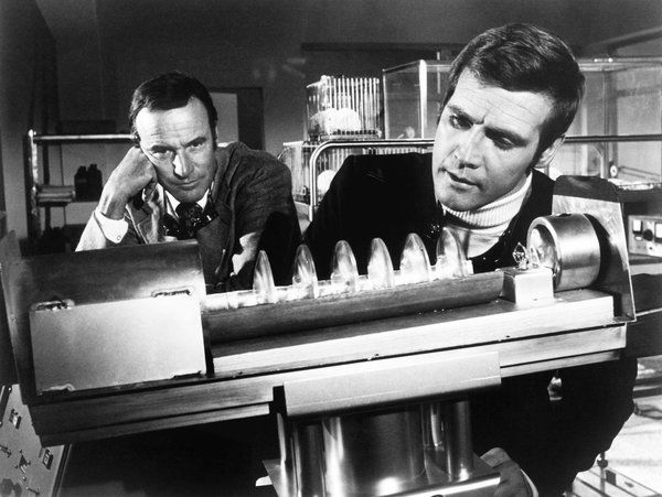 Richard Anderson, vľavo, a Lee Majors v epizóde The Six Million Dollar Man.
