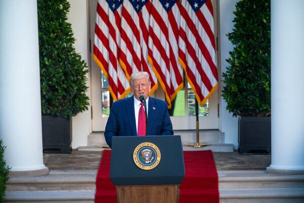 トランプ大統領は今、彼の放映された夜のコロナウイルスブリーフィングを持ち帰ります。