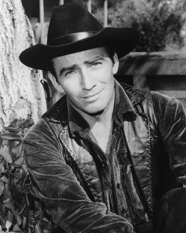 James Drury als Titelfigur in The Virginian, einer 90-minütigen Westernserie, die neun Staffeln lang lief.