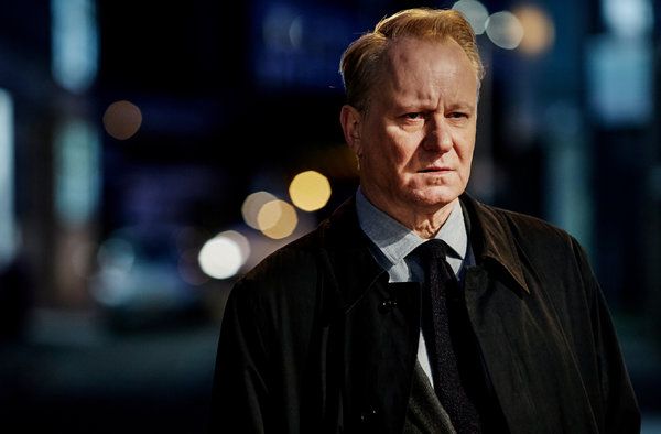 Stellan Skarsgård som John River i River på Netflix.