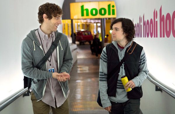 Thomas Middleditch (po lewej) i Josh Brener w Dolinie Krzemowej, nowej komedii HBO.