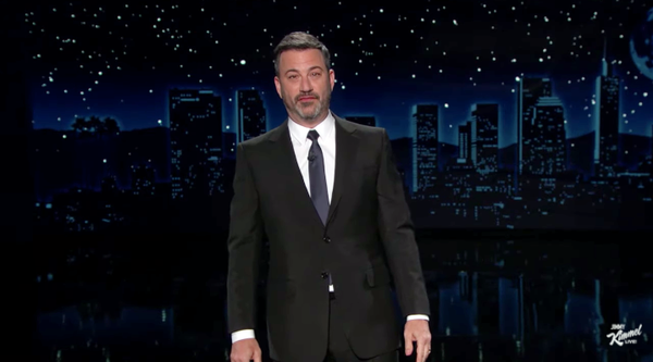 Dix mille personnes étaient attendues ce soir, donc ce serait, hein, 2 200 personnes infectées, a déclaré Kimmel à propos du rassemblement de Trump dans l