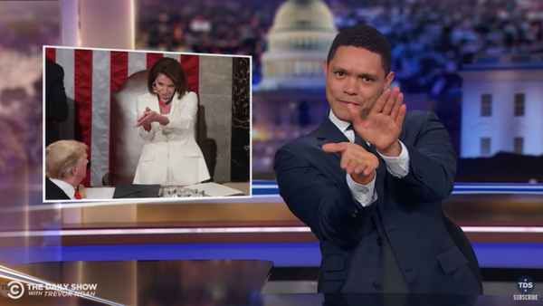 Ведущий Daily Show пошутил, что президент Трамп ушел со своей трехминутной встречи в среду непринужденно и изящно.