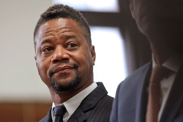 Cuba Gooding Jr. na sodišču v začetku tega meseca, preden je bilo njegovo prvo kazensko sojenje preloženo. Igralec se je po junijskem aretaciji soočil z obtožbami v dveh dodatnih incidentih z otipavanjem.