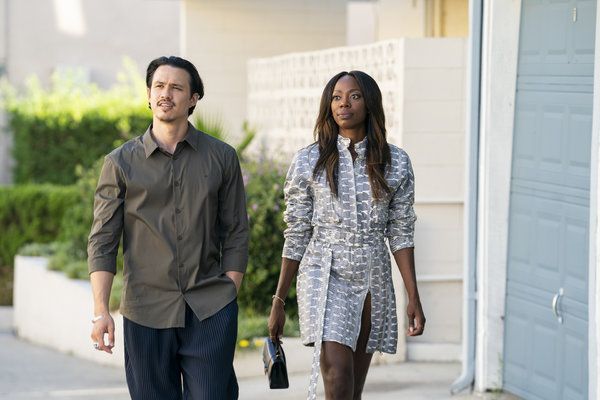 Insecureでは、Andrew（Alexander Hodge）とMolly（Yvonne Orji）が、新しい関係をナビゲートするカップルを演じています。