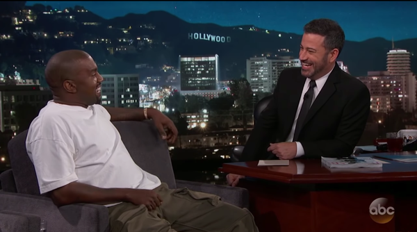 Kanye West sa rozprával s Jimmym Kimmelom o jeho túžbe ukázať, že ho nemožno zaškatuľkovať ani tlačiť.