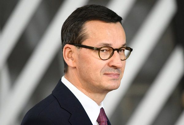 นายกรัฐมนตรี Mateusz Morawiecki แห่งโปแลนด์ได้เขียนจดหมายถึง Netflix เพื่อคัดค้านแผนที่ในซีรีส์สารคดีเรื่อง The Devil Next Door ที่แสดงที่ตั้งของค่ายกักกันภายในเขตแดนปัจจุบันของประเทศของเขา