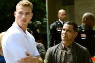 Matthew Noszka, à esquerda, e Nelson Bonilla em cena de Tales, na BET.