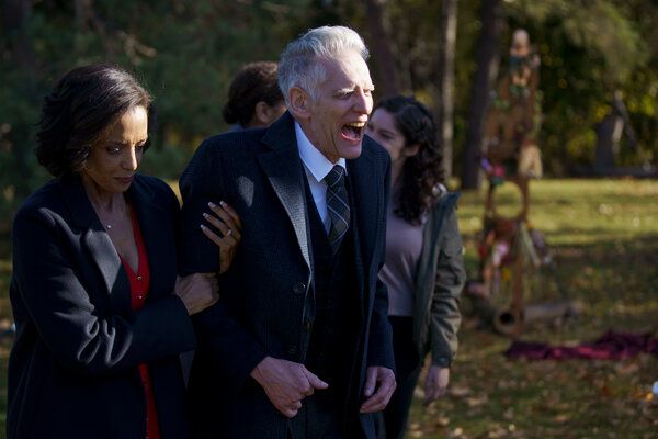 Em Slasher: Flesh & Blood, David Cronenberg interpreta o patriarca rico e sádico de uma família disfuncional.