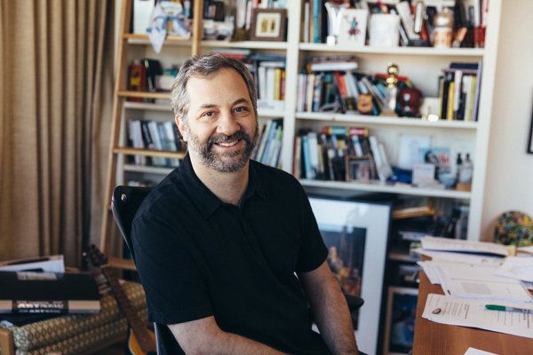 Teini-iässä herra Apatow haastatteli herra Shandlingia lukion radio-ohjelmaa varten, ja hänestä tuli vitsikirjoittaja 20-vuotiaana.