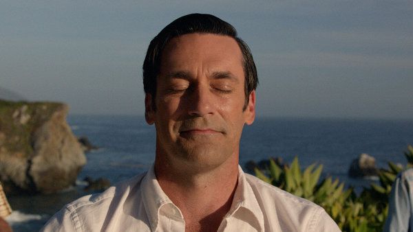 Jon Hamm v finalu serije Mad Men.