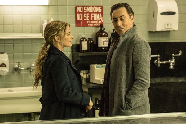 Instinct op CBS, met Bojana Novakovic en Alan Cumming, is een van de twee nieuwe netwerkprocedures die Castle nabootsen.