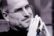 Desať rokov po tom, čo Steve Jobs predstavil iPhone, Tim Cook, jeho nástupca, otvoril najnovší produkt Apple