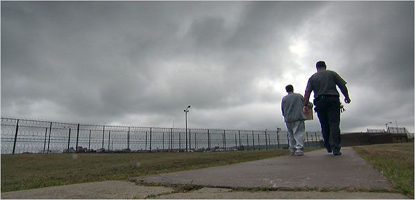 Психично болен затворник е освободен в Охайо. Мнозина нямат къде да отидат освен улиците.