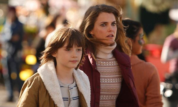 Keidrich Sellati และ Keri Russell ในรอบปฐมทัศน์ของ The Americans