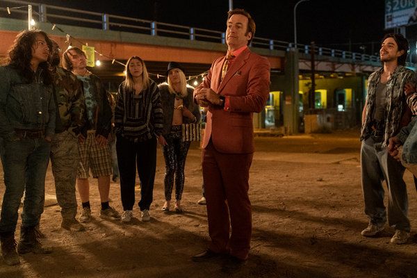 ジミー・マギルの分身であるソウル・グッドマン（ボブ・オデンカーク）は、ベター・コール・ソールのシーズン5オープナーで待望のシリーズデビューを果たしました。