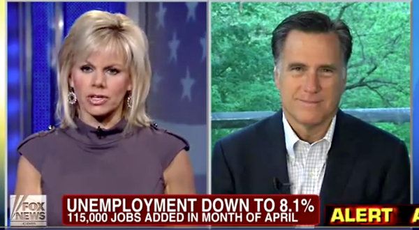 Gretchen Carlson și Mitt Romney în emisiunea matinală Fox & Friends.