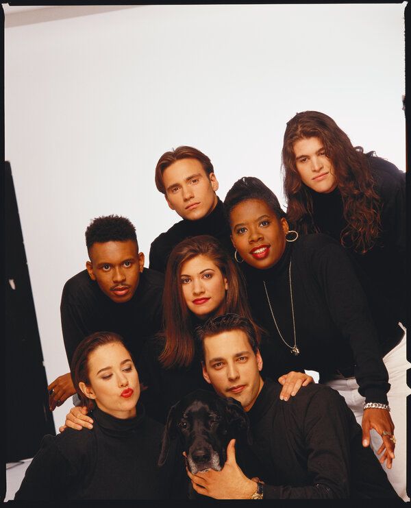 El elenco de 1992 no se dio cuenta de que estaban creando un nuevo género televisivo. En el sentido de las agujas del reloj desde la parte superior izquierda, Kevin Powell, Eric Nies, Andre Comeau, Heather B. Gardner, Julie Gentry, Norman Korpi y Becky Blasband.