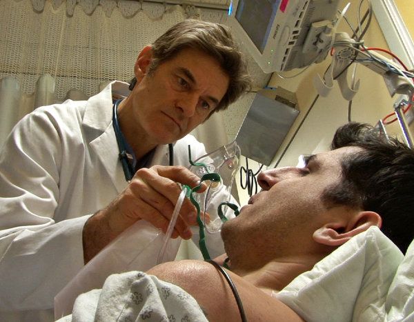Dr. Mehmet Oz ทำงานร่วมกับผู้ป่วยใน NY Med ในซีซันแปดตอนใหม่ใน ABC