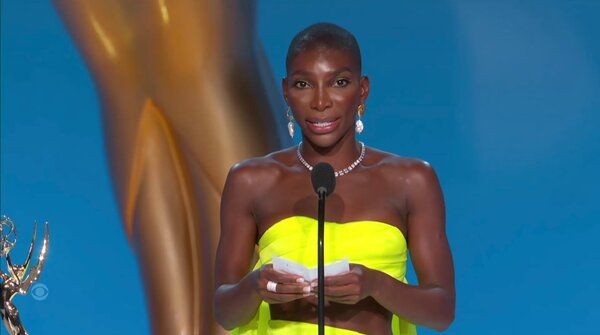 Michaela Coel zadedykowała swoją Emmy za najlepsze napisanie w limitowanej serii każdemu, kto przeżył napaść seksualną.