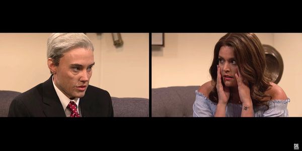 In una parodia del Saturday Night Live del finale a schermo diviso di The Bachelor, Kate McKinnon, nel ruolo del consigliere speciale Robert Mueller, ha rotto con un concorrente interpretato da Cecily Strong.