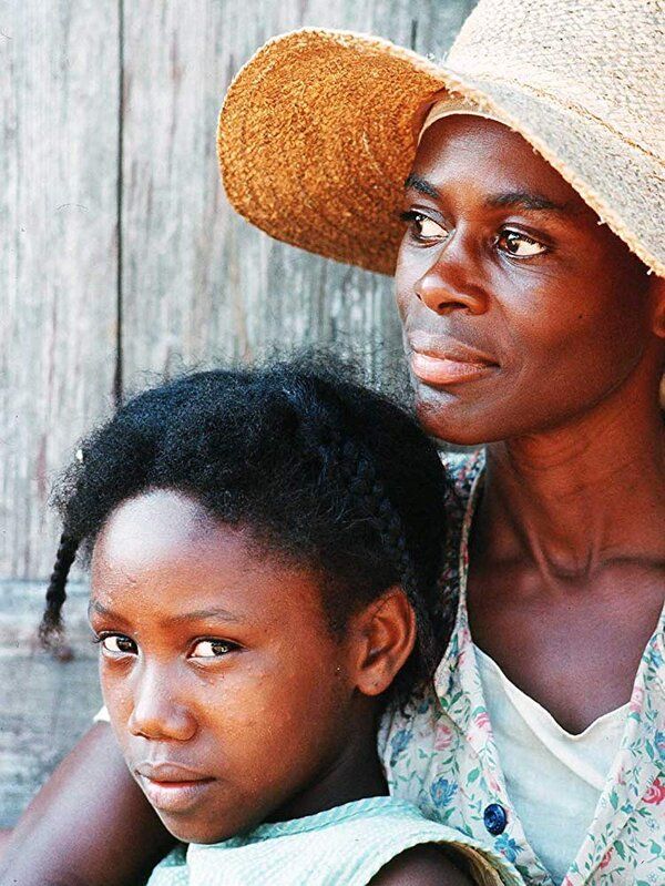 Cicely Tyson z Yvonne Jarrell w Sounder, poruszającym, realistycznym filmie wydanym w szczytowym okresie szaleństwa blaxploitation.